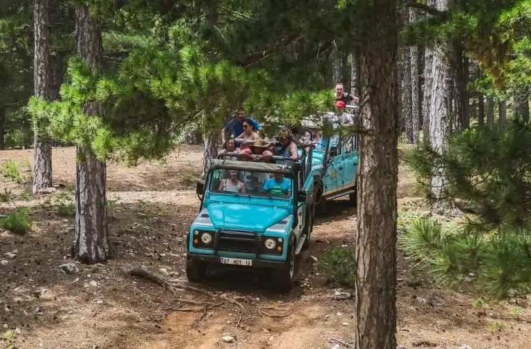 Jeep-Safari-Water-Fight