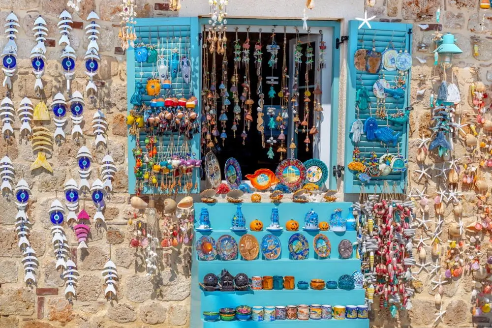 Shopping-in-Sides-Old-Town