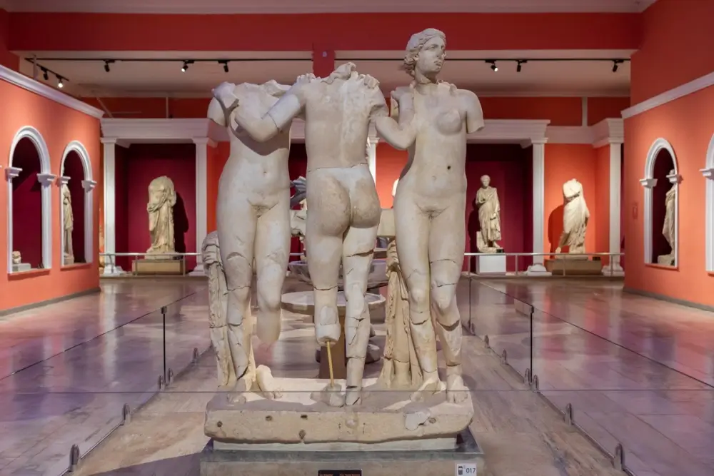 Three-Graces-Statue-in-Antalya-Archeological-Museum