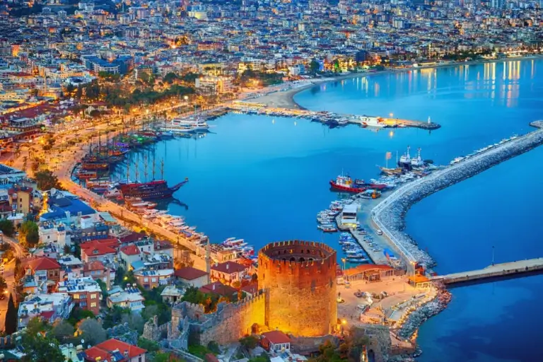 antalya-dental-travel-Nightlife-at-the-Harbor
