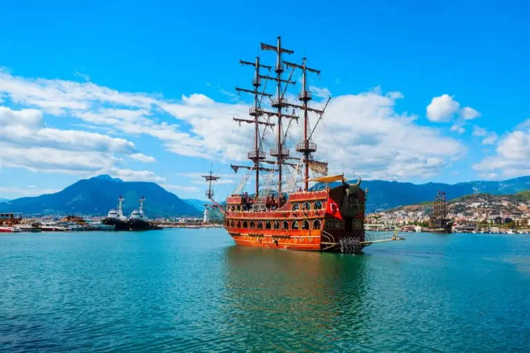 antalya-dental-travel-Pirate-Boat-Tour