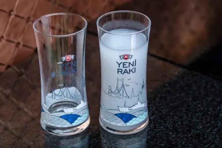 antalya-dental-travel-Raki-Famous-Turkish-Alcohol