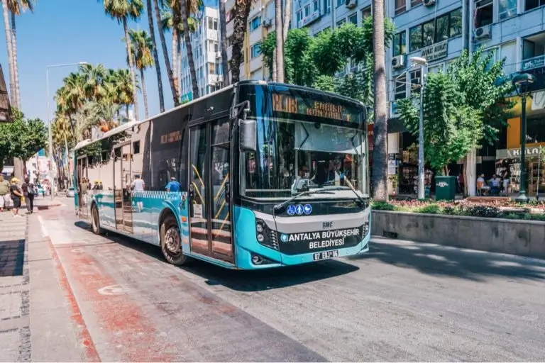 antalya-dental-travel-bus-Public-Transport-in-Antalya-in-Turkey-